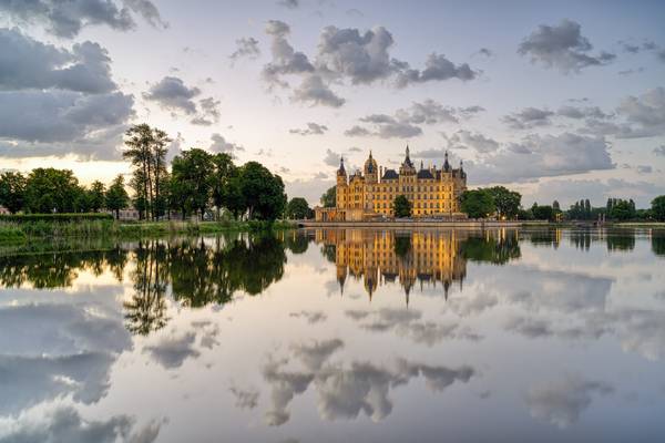 Schweriner Schloss am Morgen od Michael Valjak