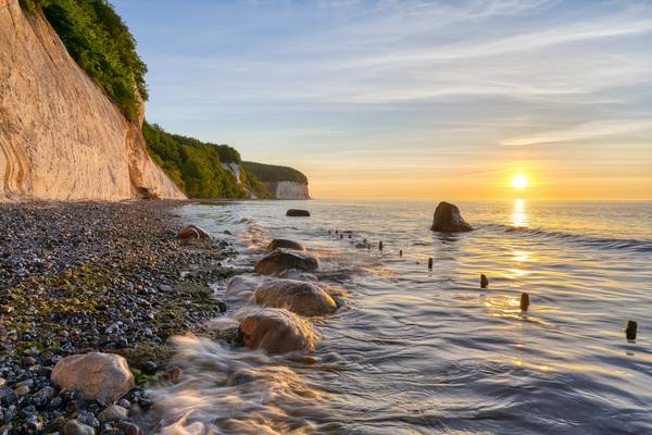 Sonnenaufgang in der Piratenbucht auf Rügen od Michael Valjak