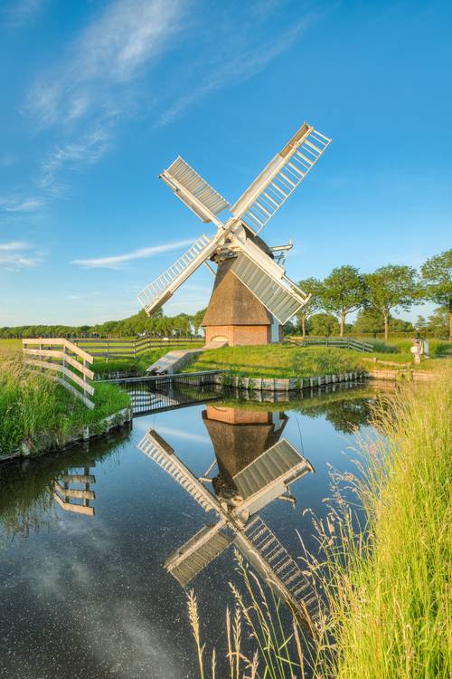 Windmühle Witte Lam bei Groningen in den Niederlanden od Michael Valjak