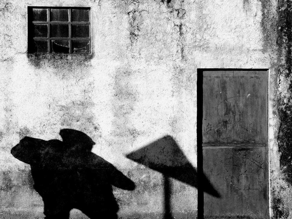 The obliquity of shadows. od Miguel Silva