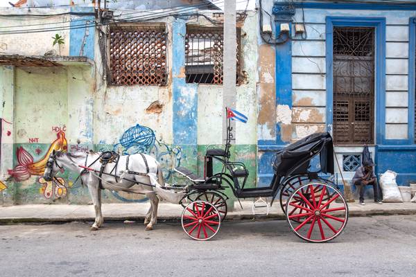 Coach in Havana, Cuba. Street in Havanna, Kuba. od Miro May