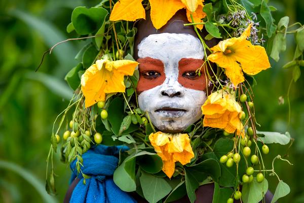 Porträt Suri / Surma Stamm in Omo Valley, Äthiopien, Afrika od Miro May