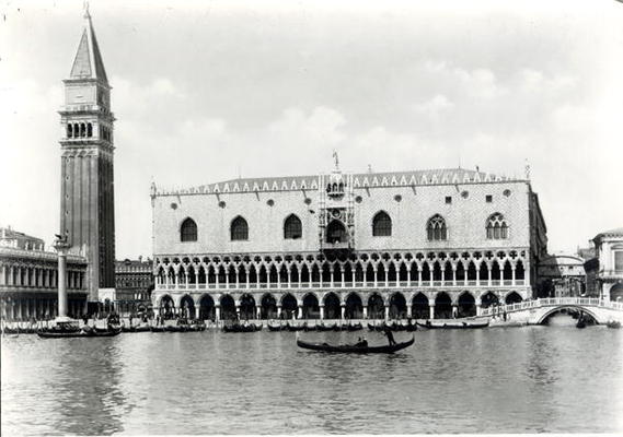 View of Palazzo Ducale and the Campanile of S. Marco (b/w photo) od 