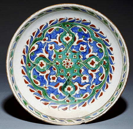 A Rimless Iznik Pottery Dish, C od 