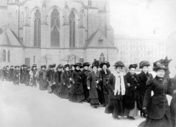 Demonstr.in Berlin on Int.Wom.Day 1911 od 