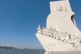 Detail of the Monument to the Discoverers, built in 1960 (photo) 