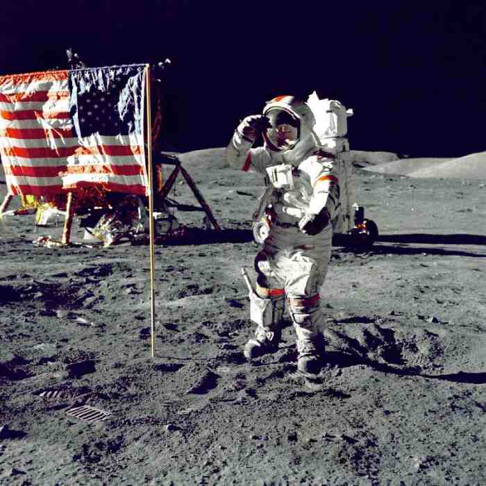 Eugene A. Cernan, Commander, Apollo 17 salutes the flag on the lunar surface during extravehicular a od 