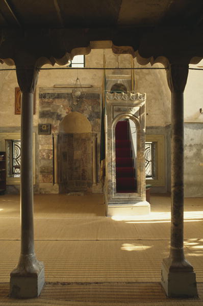Interior view of Qutaish mosque (photo)  od 