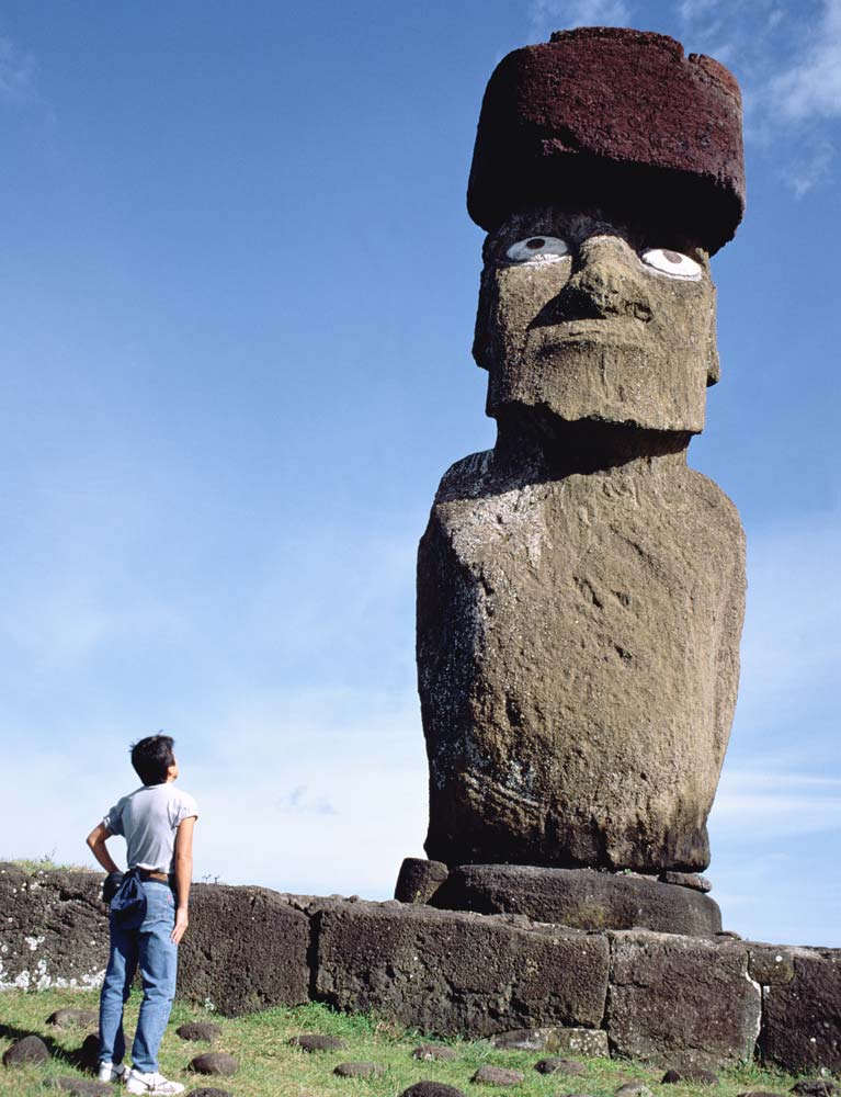 Monolithic Statue on Ahu Ko Te Riku, c.1000-1600 (photo)  od 