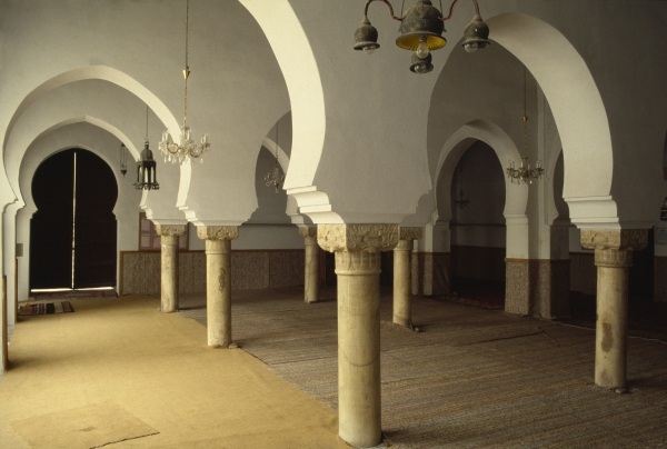 Mosque Sidi Halaoui, view of the prayer hall (photo)  od 