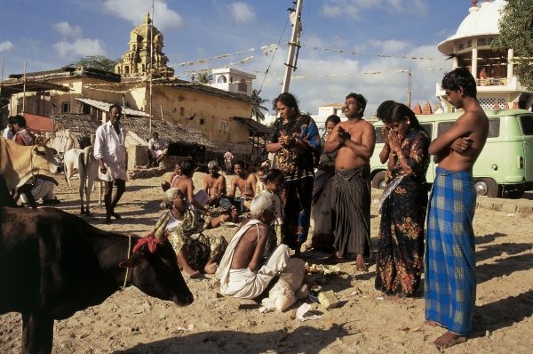 Performing shradha memorial ceremony for dead relatives at Rameshwaram (photo)  od 