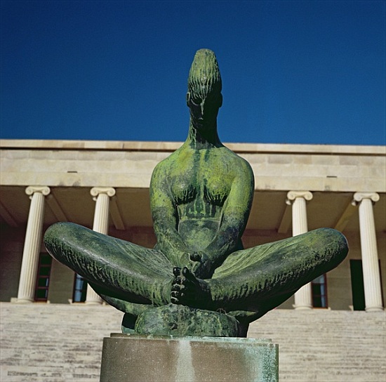 Statue in front of the Anthropological Museum, Split od 