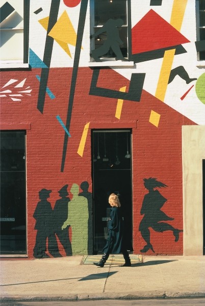 Street in art galleries district of Manhattan (photo)  od 