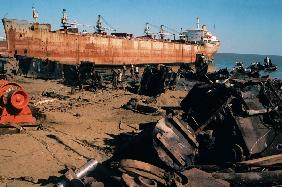 Ship breaking yard largest in Asia Near Bhavnagar (photo) 