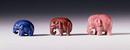Three Miniature Elephant Figures Carved From Lapis Lazuli, Jasper And Rhodonite od 