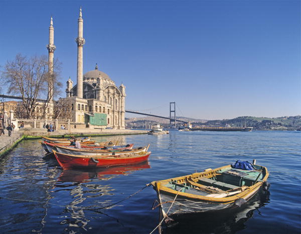 View of the Mosque of Abdulmecid at Ortakoy with the Bosphorous Bridge in the background (photo)  od 