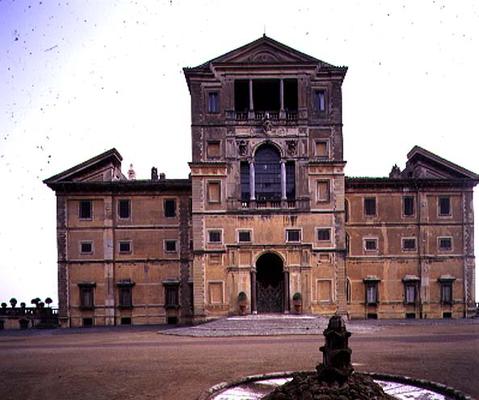 View of the rear facade, designed for Cardinal Pietro Aldobrandini by Giacomo della Porta (1532-1602 od 