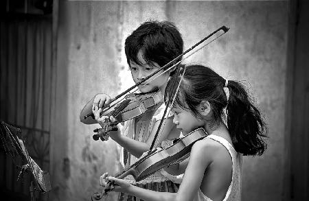 The violin sisters