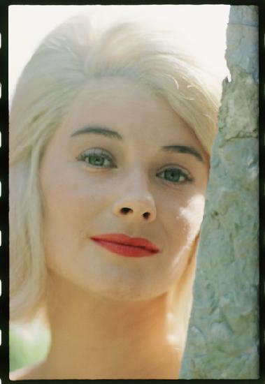 Hope Lange close up