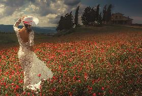 WALKING IN TUSCANY