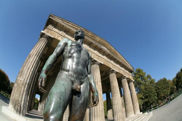 Statue und Tempel im Wiener Volksgarten od Peter Wienerroither