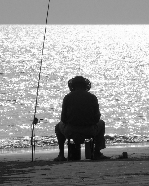 FISHING SANYA BEACH... CHINA od  Peter Hugo  McClure