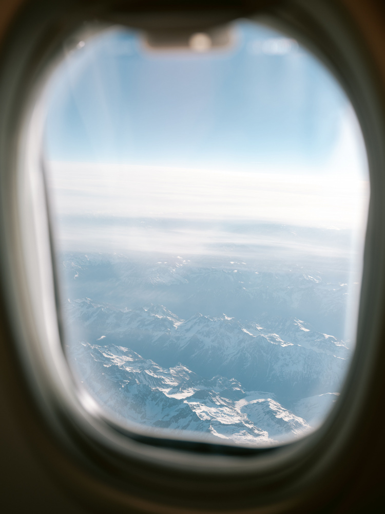 Plane Window View || od Raisa Zwart