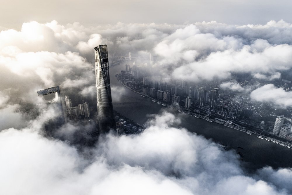 Shanghai in the Clouds od Ran Shen