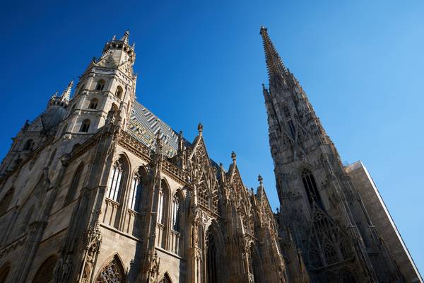 Stephansdom in Wien gegen einen blauen Himmel  od Robert Kalb