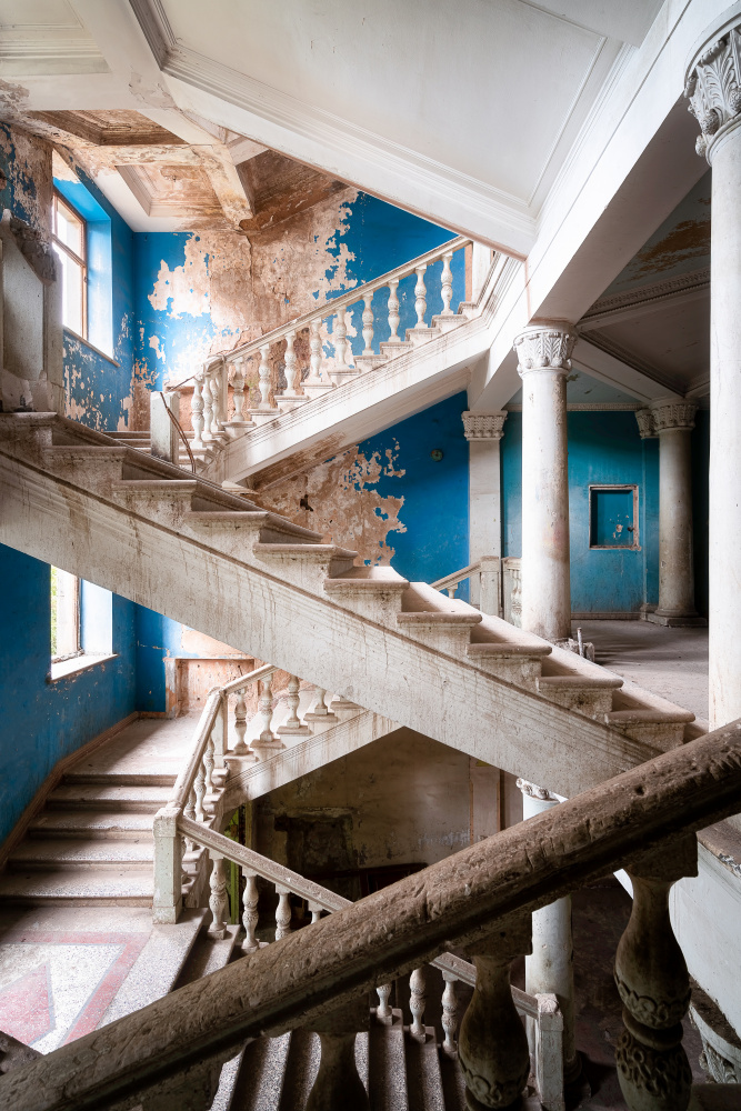 Blue Staircase od Roman Robroek