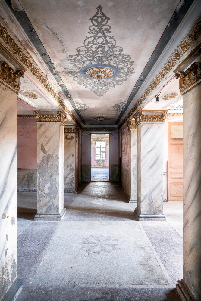 Pastel Hallway od Roman Robroek