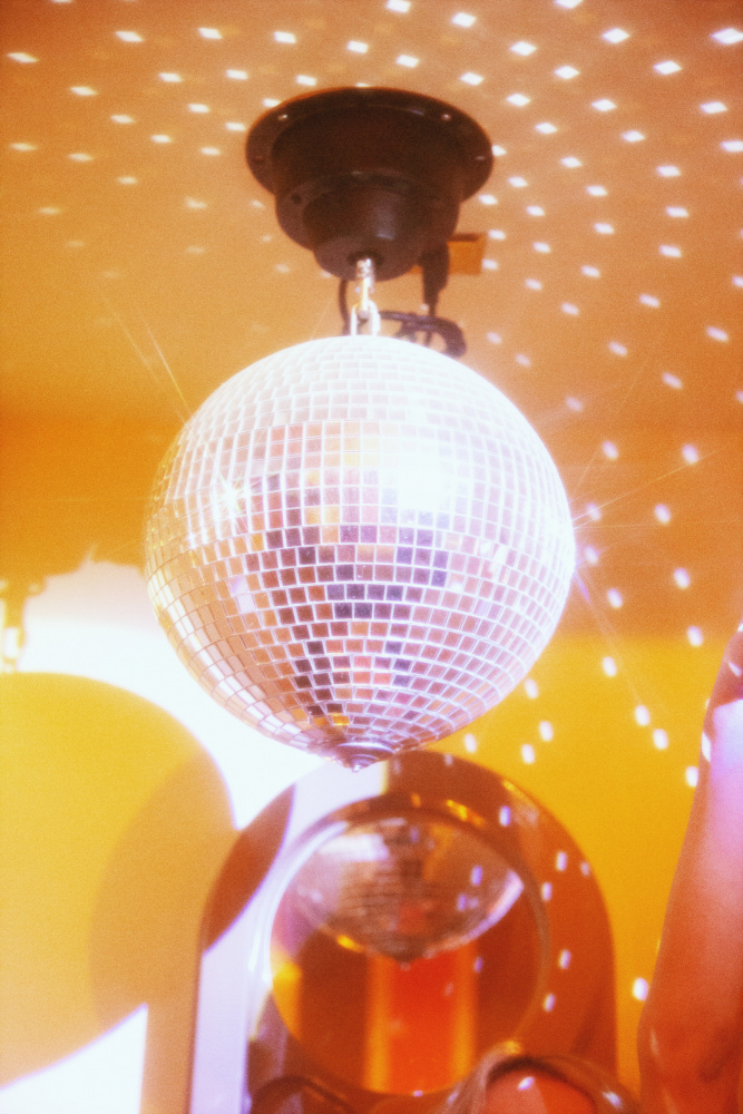 Groovy Yellow Disco Ball od Samantha Hearn