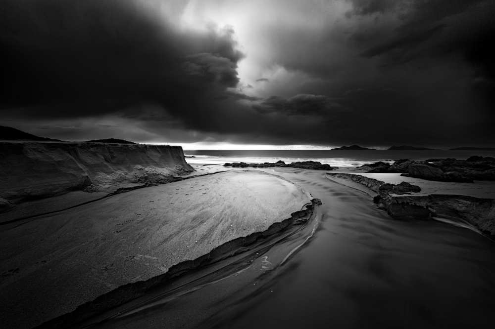Black storm od Santiago Pascual Buye