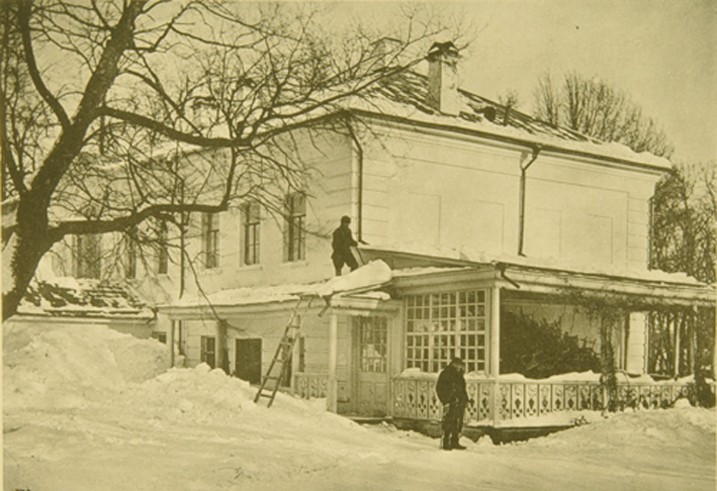 House of Leo Tolstoy in Yasnaya Polyana in Winter od Sophia Andreevna Tolstaya