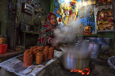 Lady Tea Maker