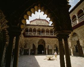 Patio in Real Alcazar (photo) 