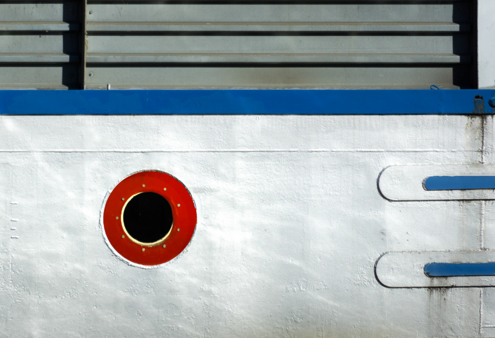 round porthole od Stephan Rückert