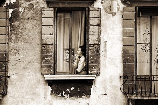 Woman gazing out of a window contemplating, 2004 (b/w photo)  od Stephen  Spiller