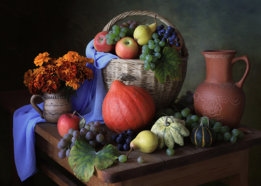 Still life with autumn fruits and flowers od Tatyana Skorokhod (Татьяна