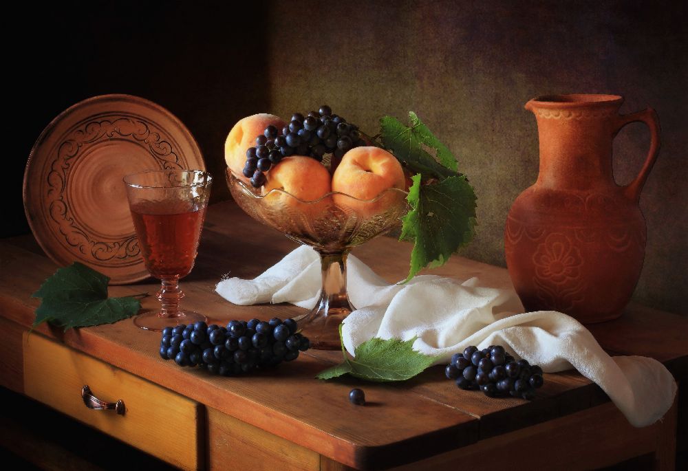Still life with peaches and grapes od Tatyana Skorokhod (Татьяна