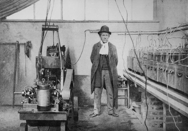 Marcellin Berthelot (1827-1907) in his laboratory in Meudon (Yvelines) (b/w photo)  od Valerian Gribayedoff