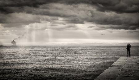 The photographer and the sea