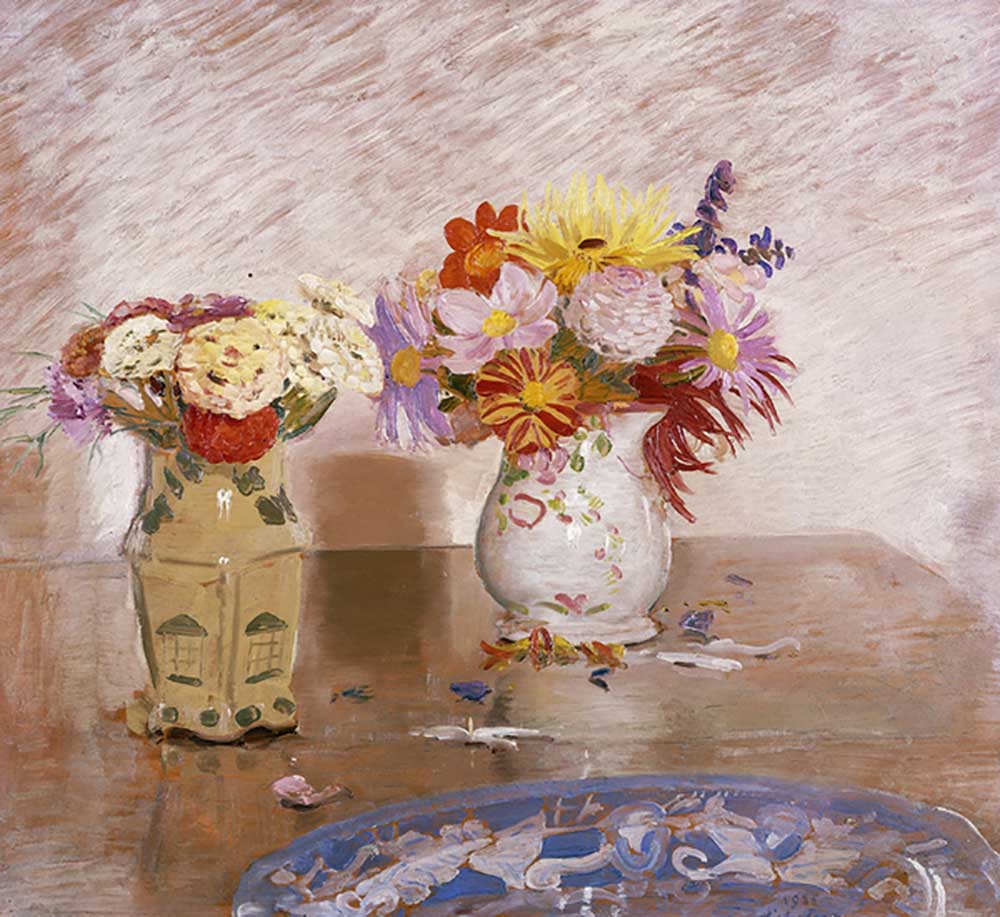 Two Vases of Flowers and a Blue Plate, 1925 od William Nicholson
