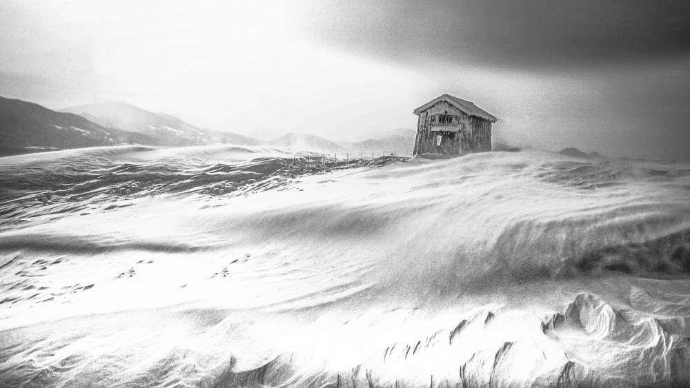 A hut in snowy blizzard od YoungIl Kim